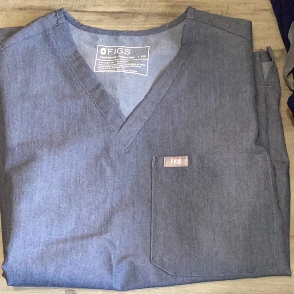 Heather Denim Figs scrub set - Picture 3 of 6